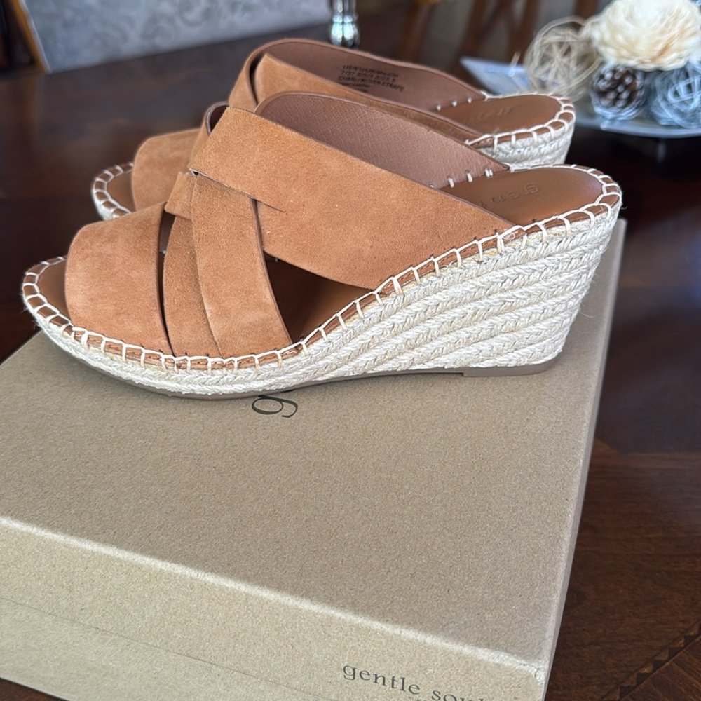 Gentle Souls Shoes - Picture 2 of 4